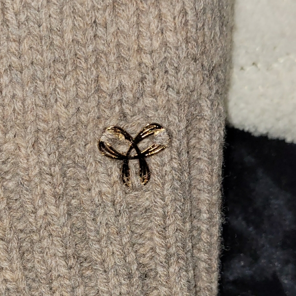 TNA Sweater (Small) - Picture 5 of 7